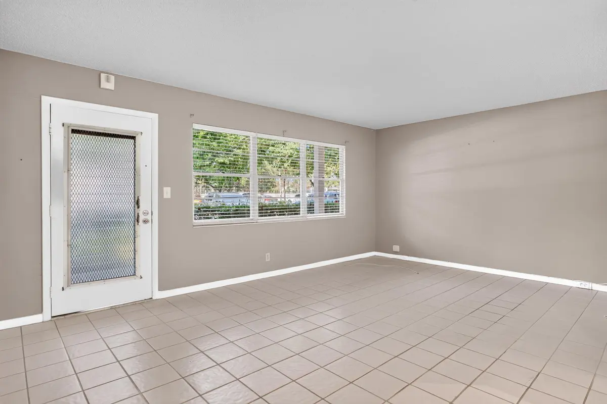 Living RM at 2002 Granada Drive E1, Coconut Creek