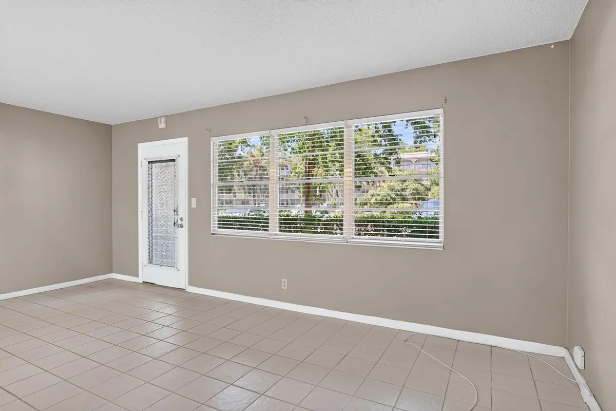 Living RM at 2002 Granada Drive E1, Coconut Creek