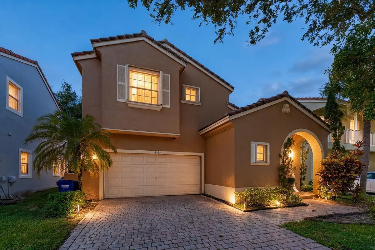 d5 at 7538 NW 17TH Drive, Pembroke Pines