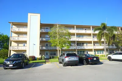 401 Southampton A, West Palm Beach – Condominium for sale