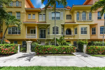 2570 Gardens Parkway, Palm Beach Gardens – Townhouse for rent