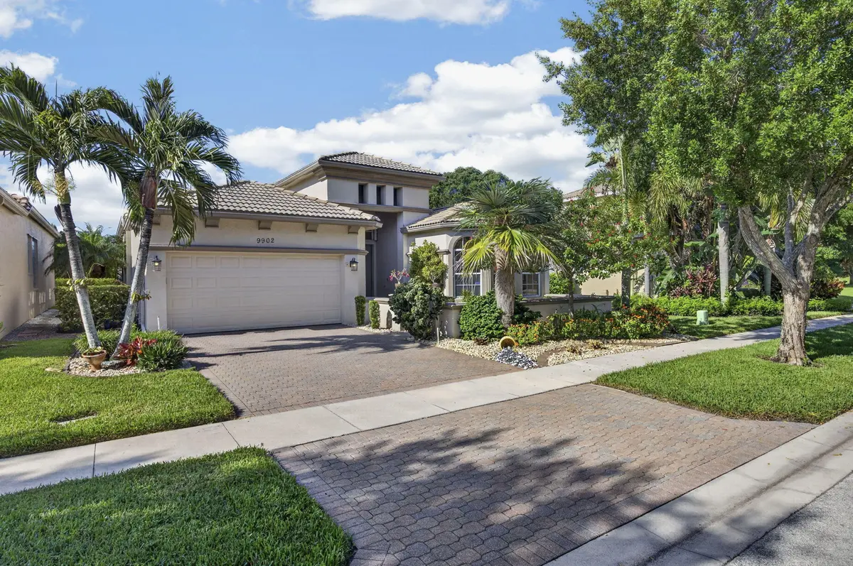 Front View faces north at 9902 Via Elegante, Wellington