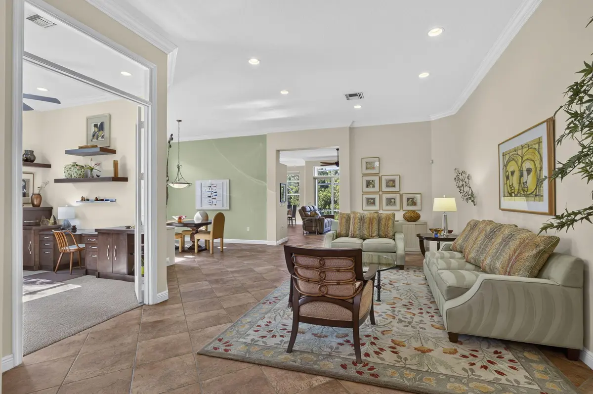 11 FT Ceilings in Social areas at 9902 Via Elegante, Wellington