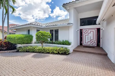 12 SUTTON Drive, Boynton Beach – Single Family Residence for sale