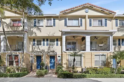 2905 S Greenleaf Circle, Boynton Beach – Townhouse for sale
