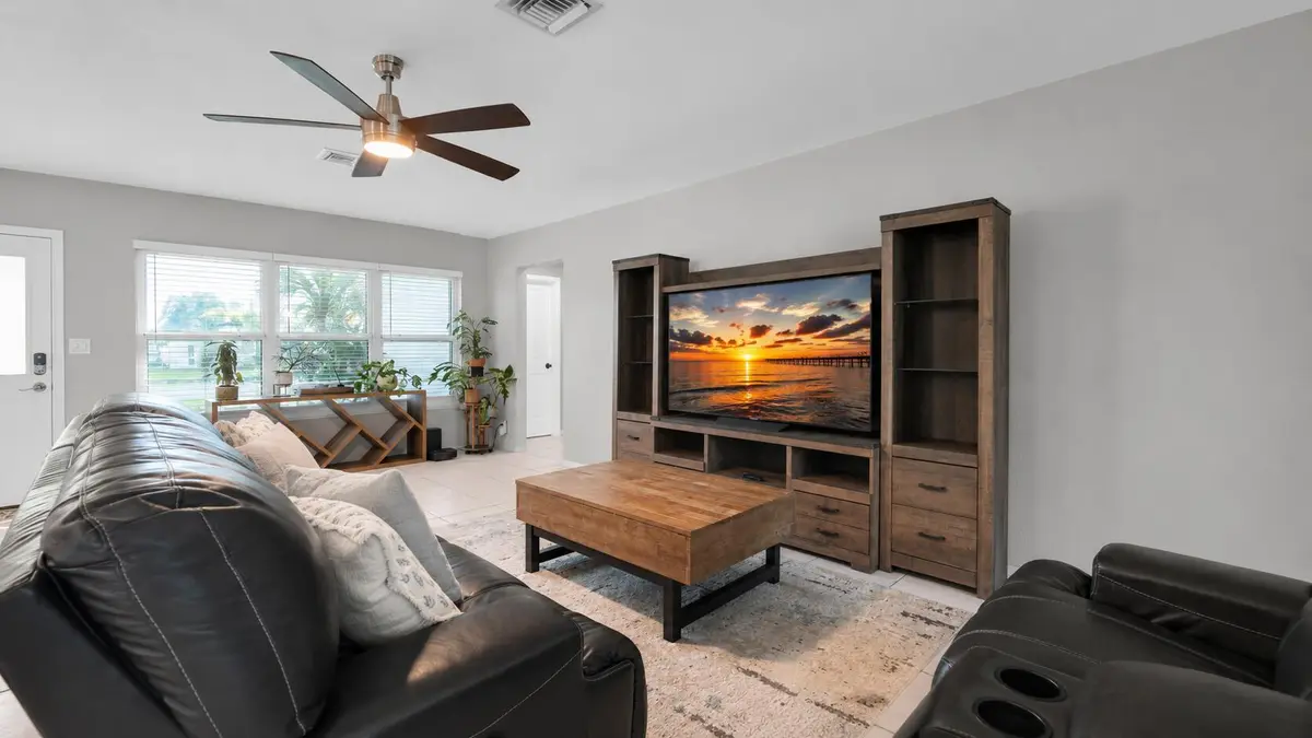 935 #5 Chat Living room 3 at 935 Nautilus Isle, Dania Beach