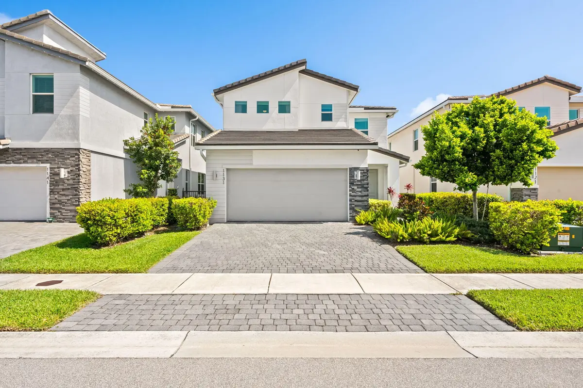 Curb Appeal at 1131 VERDE Court, Deerfield Beach