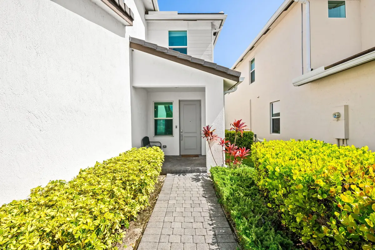 Entry at 1131 VERDE Court, Deerfield Beach