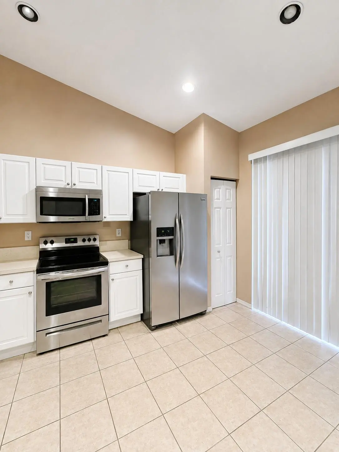 CA7ED5BC-AEC9-4131-916D-348715201AFE at 2401 E Aragon Boulevard 5, Sunrise