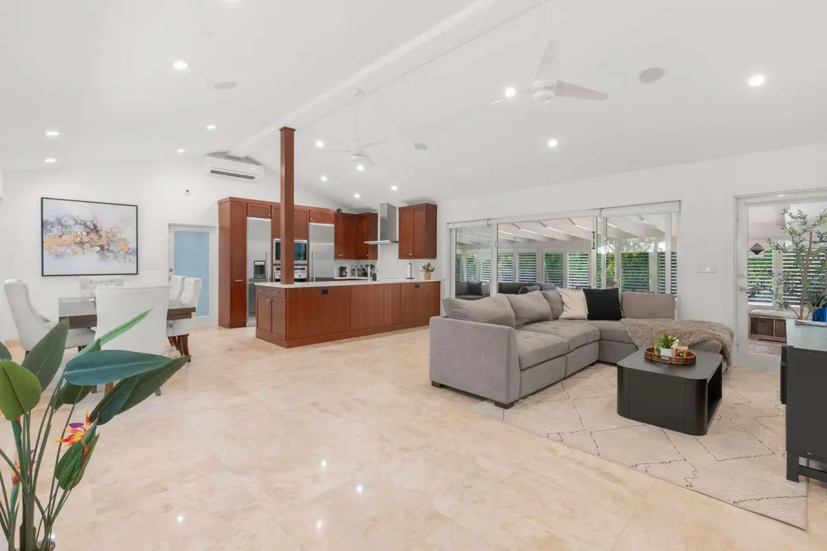 005_Taheri.5 at 2528 NE 26TH Terrace, Fort Lauderdale