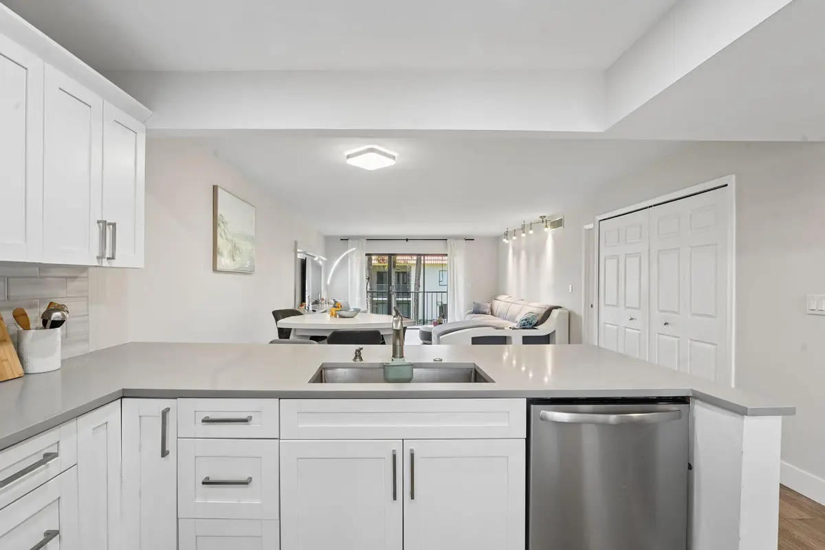 Kitchen at 327 LAKEVIEW Drive 203, Weston