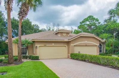 7003 Willow Pine Way, Port St. Lucie – Villa for sale