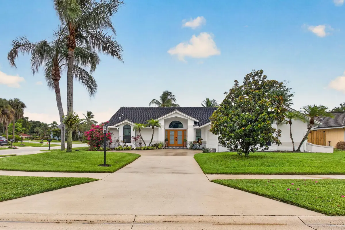 1-web-or-mls-001_5D1A8459 at 12897 LA ROCHELLE Circle, Palm Beach Gardens