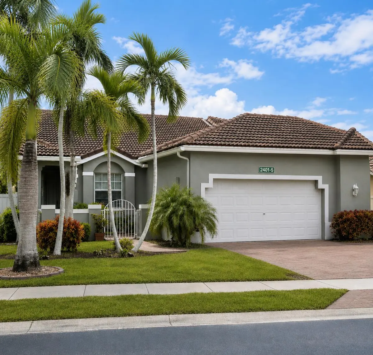 7DDE76CD-C01B-44FF-A7EC-15514AE54E80 at 2401 E Aragon Boulevard 5, Sunrise