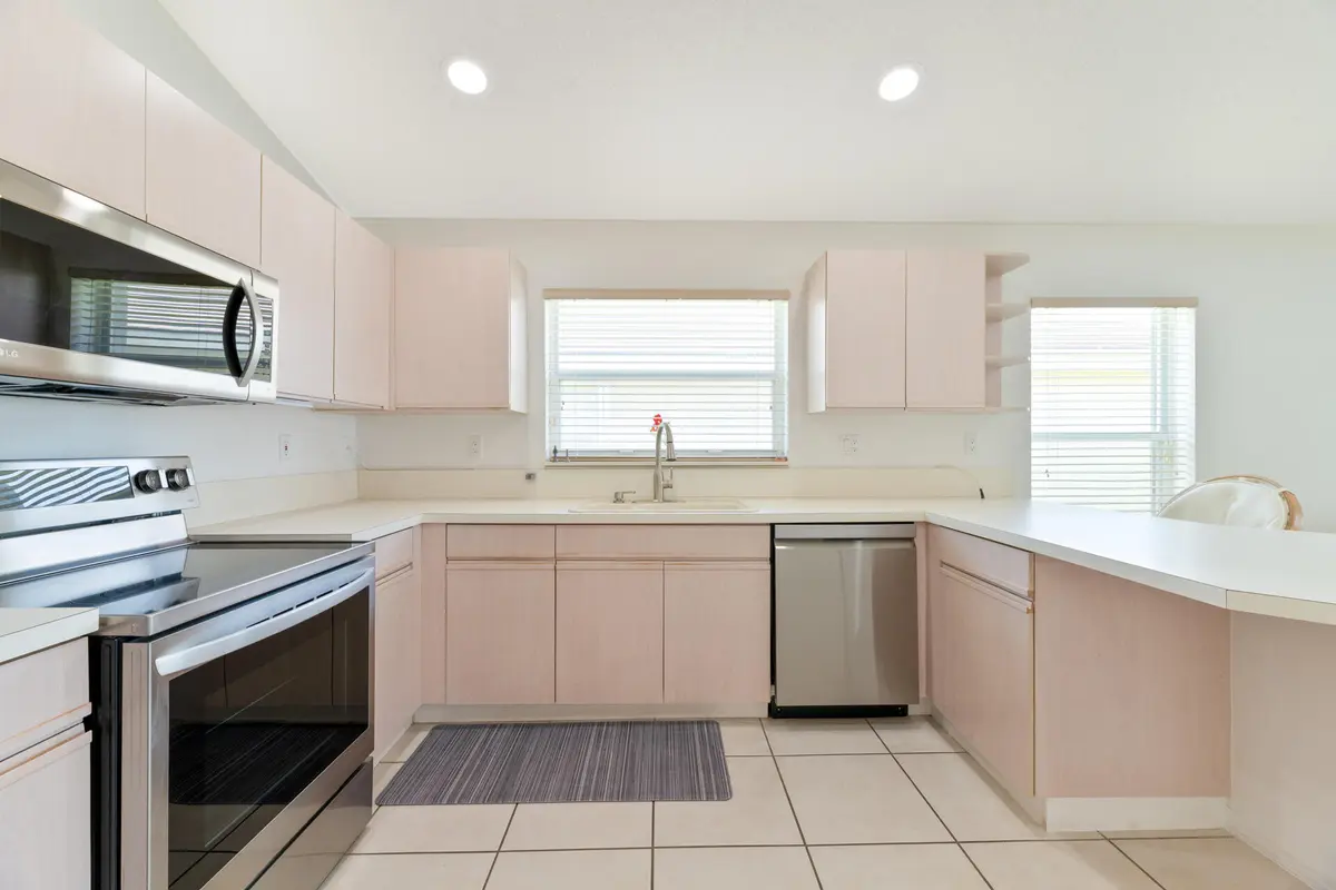 Krauss kitchen sink from dining at 19200 NW 24TH Court, Pembroke Pines