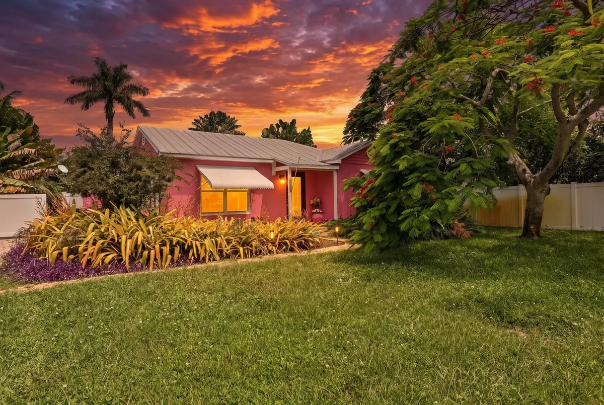 1_sunrise front at 227 S SWINTON Avenue, Delray Beach