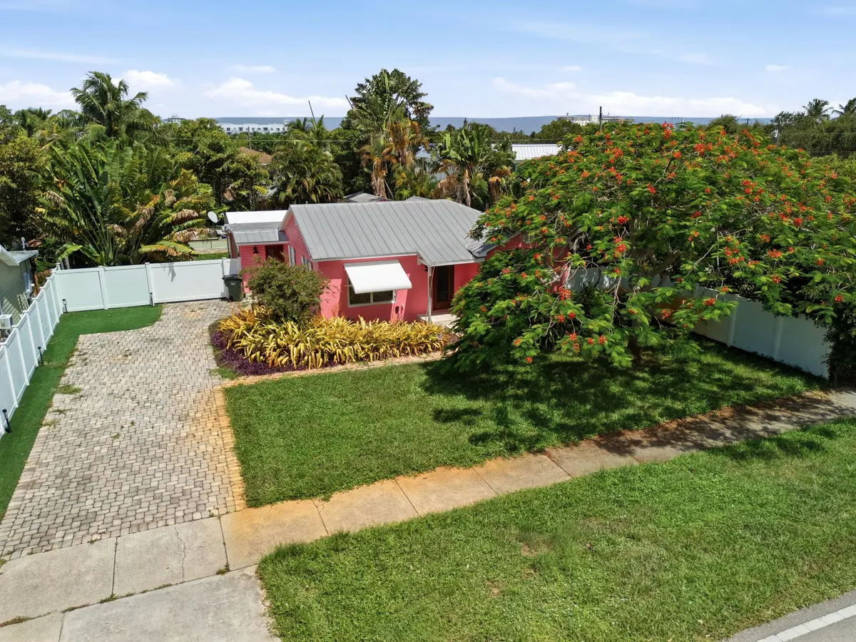 3_dji_20260814150347_0004_d at 227 S SWINTON Avenue, Delray Beach