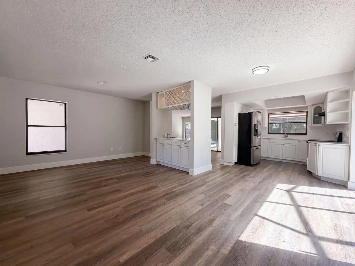 listing_7 at 888 Brightwood, Wellington