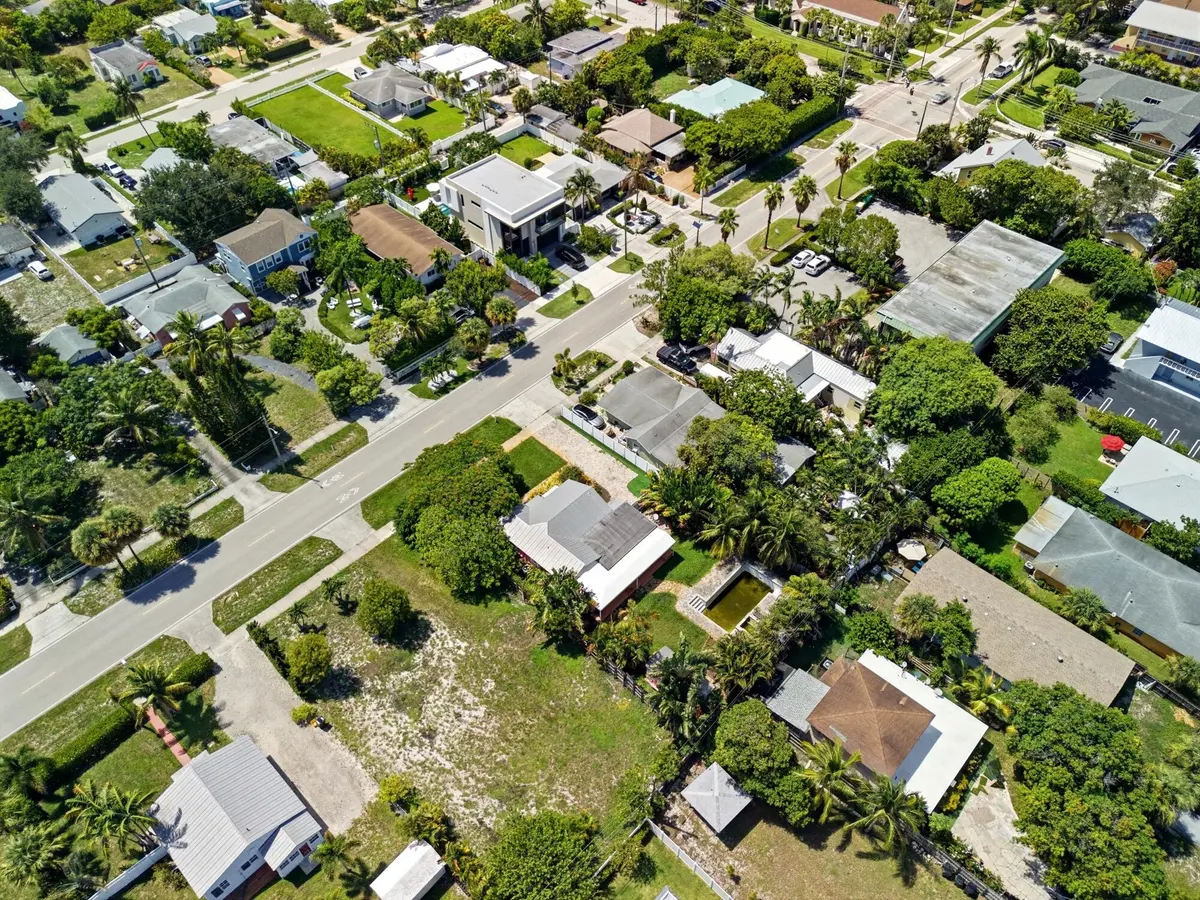 36_dji_20260814150704_0044_d at 233 S SWINTON Avenue, Delray Beach
