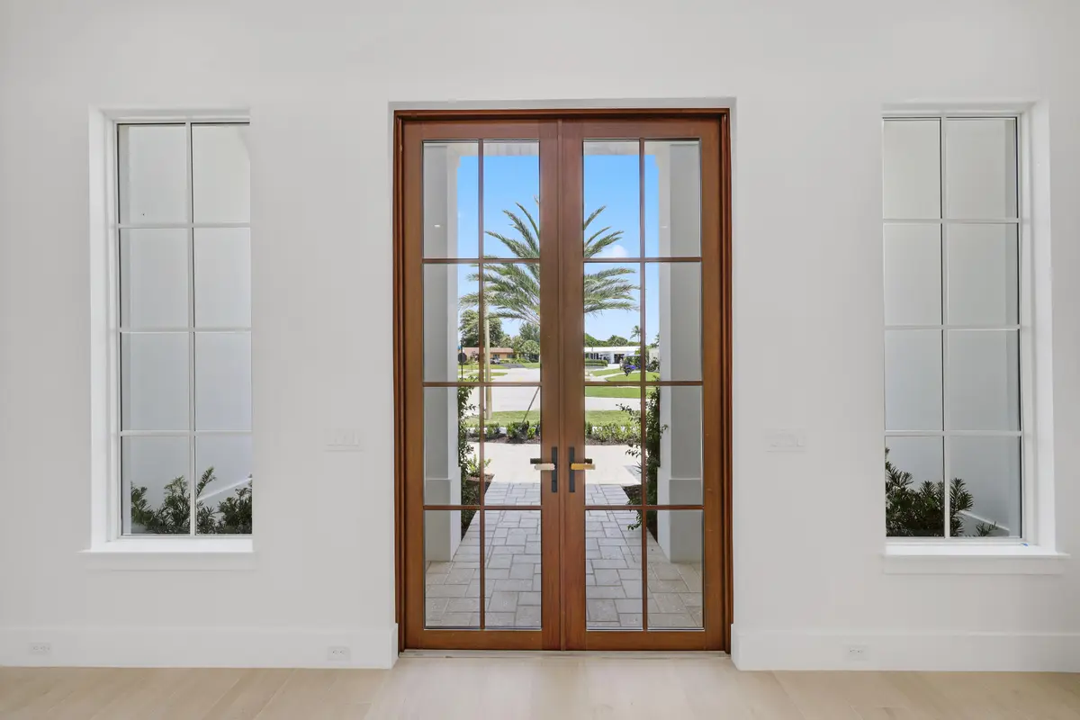 528 Kingfish - 7.jpg-FULL at 528 KINGFISH Road, North Palm Beach