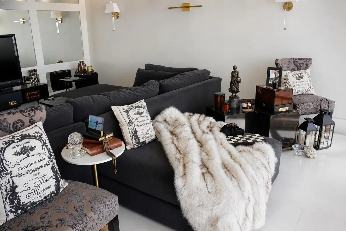 Read/ sitting at 4300 N OCEAN Boulevard 15D, Fort Lauderdale