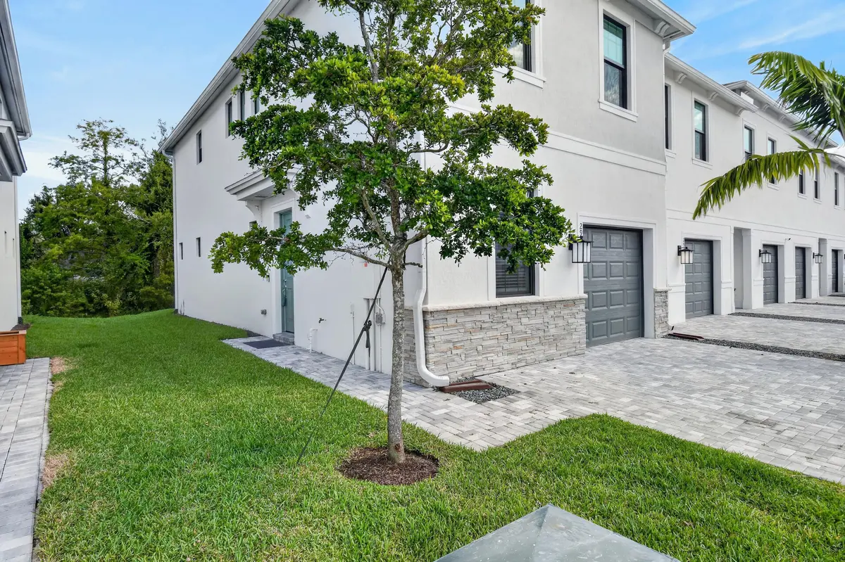293SWSallyWay(3) at 293 SW SALLY Way, Stuart