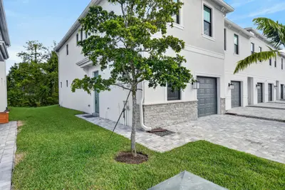 293 SW SALLY Way, Stuart – Townhouse for rent