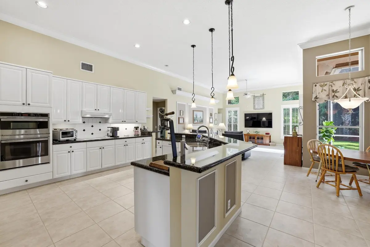 0H8A2005 at 606 CYPRESS GREEN Circle, Wellington