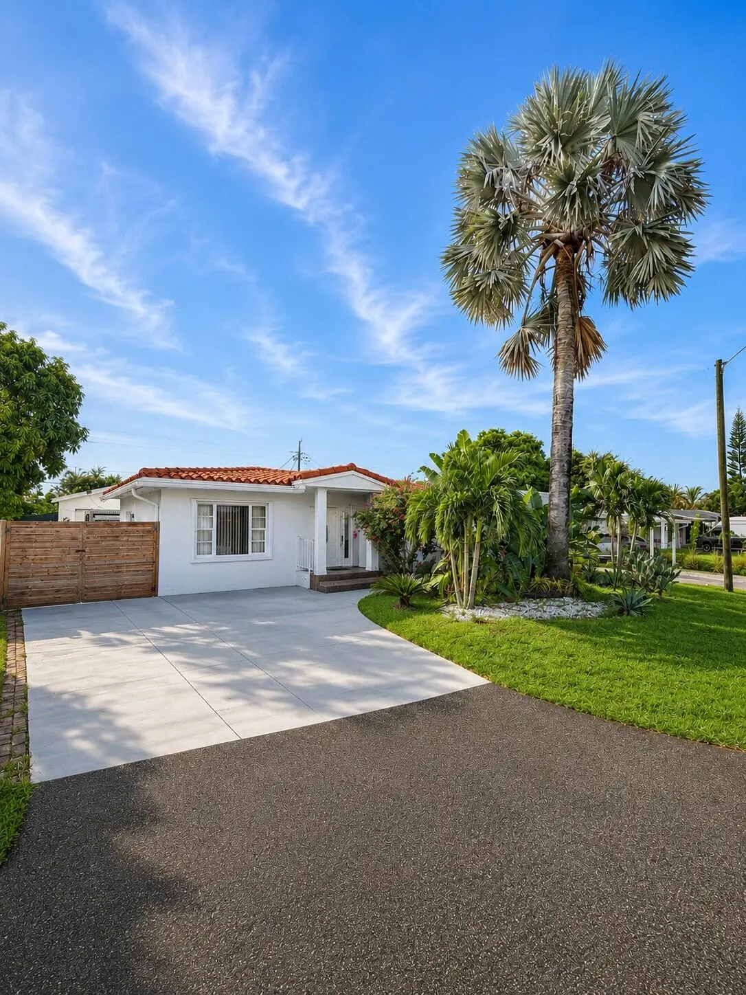 Brian front yard at 4730 NE 3rd Avenue, Oakland Park