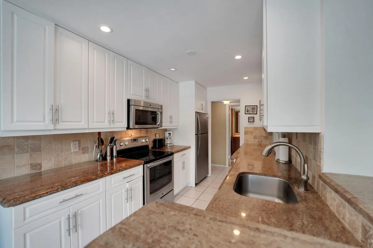 kitchen at 1620 S Ocean Boulevard 1N, Lauderdale-By-The-Sea