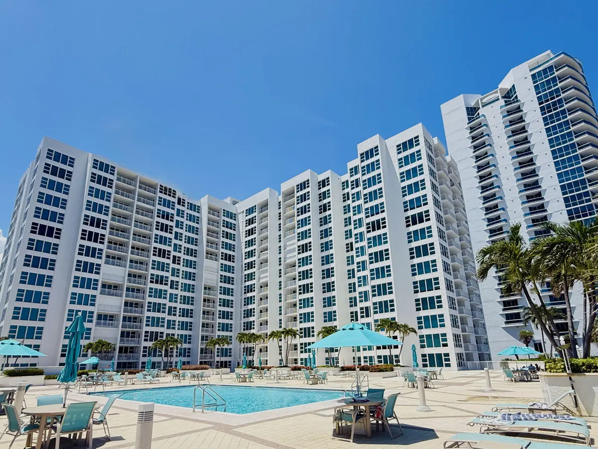 pool deck daylight at 1620 S Ocean Boulevard 1N, Lauderdale-By-The-Sea