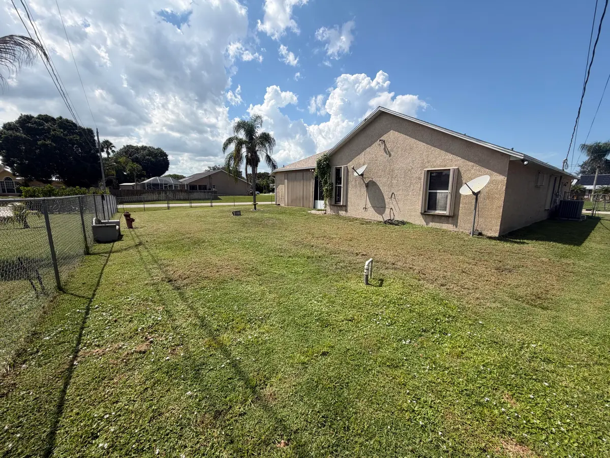 SIDE OF HOUSE at 606 SE STOW Terrace, Port St. Lucie