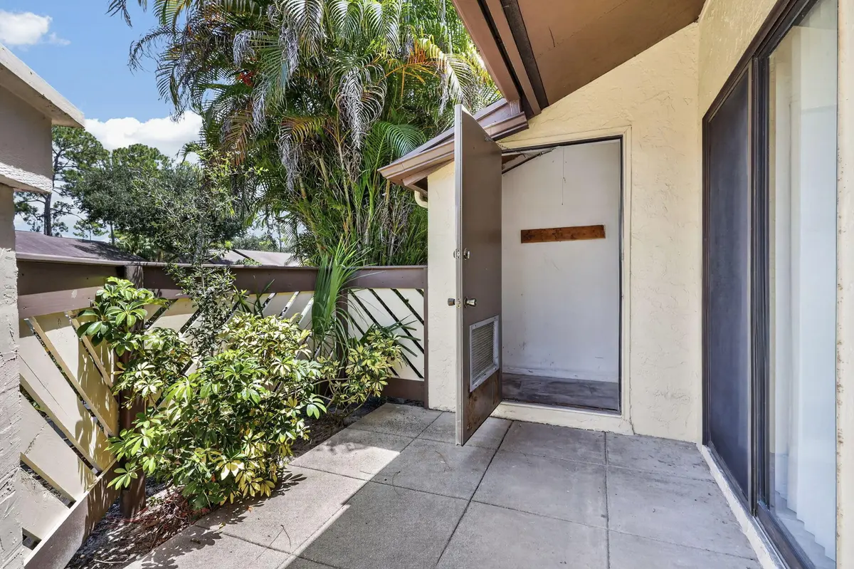 7-web-or-mls-BS1A1603 at 184 MASTIC TREE Court, Royal Palm Beach