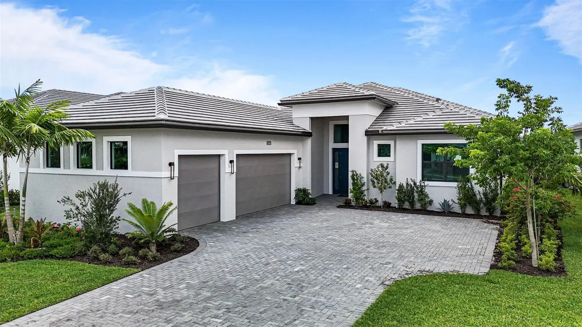 Front Exterior at 5303 Saint Armands Way, Westlake