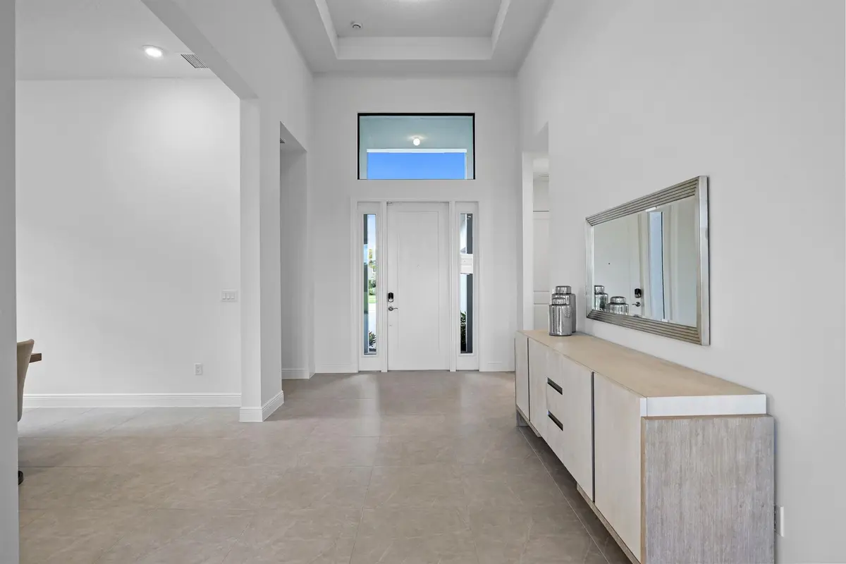 Foyer at 5303 Saint Armands Way, Westlake