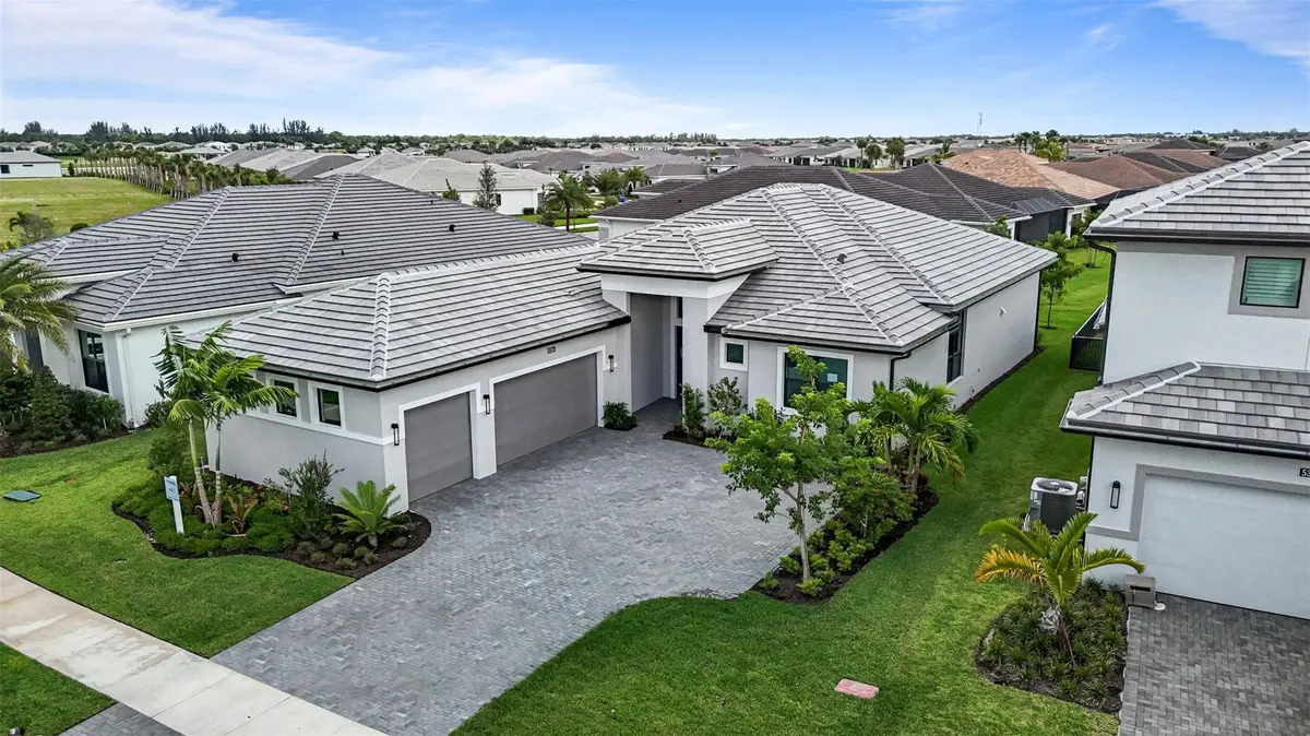 Front Exterior at 5303 Saint Armands Way, Westlake
