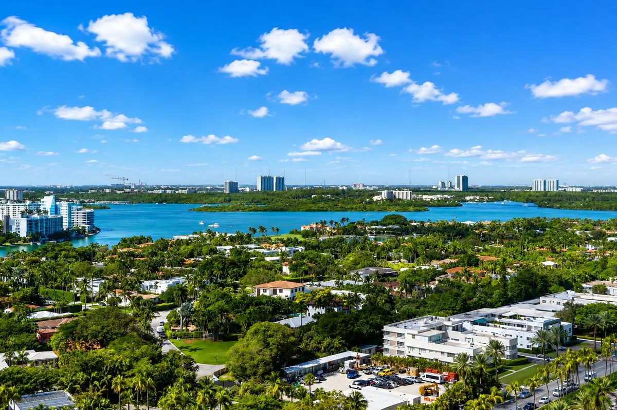 z5 at 9705 Collins Avenue 1905N, Bal Harbour