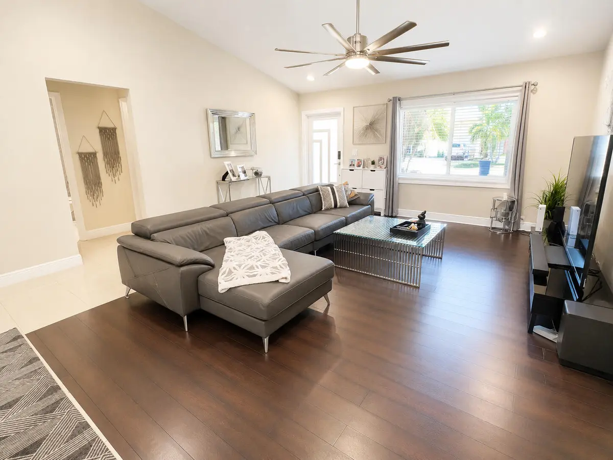 living room at 10601 NW 7TH Place, Coral Springs