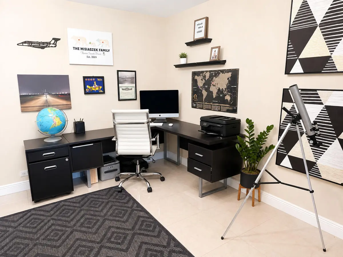office / formal dining room at 10601 NW 7TH Place, Coral Springs