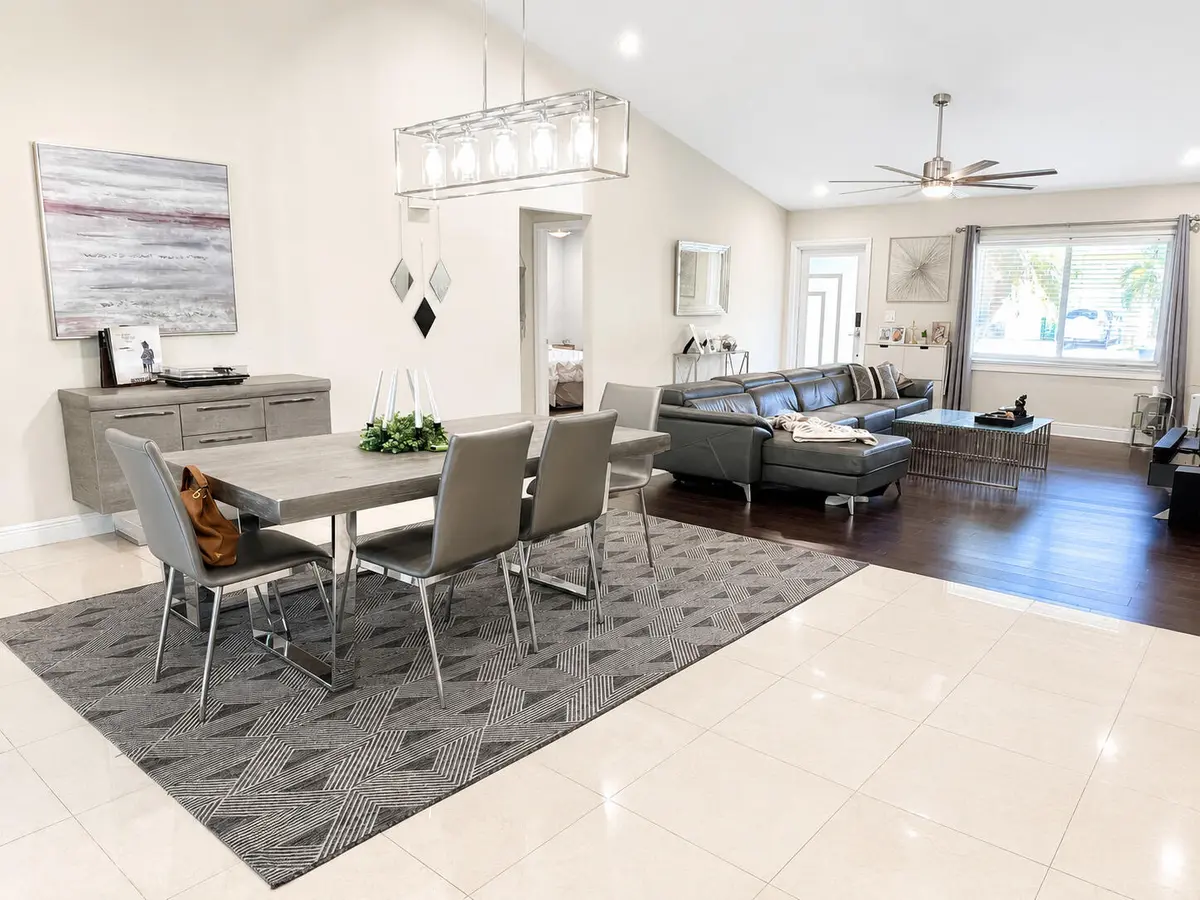 dining /living at 10601 NW 7TH Place, Coral Springs