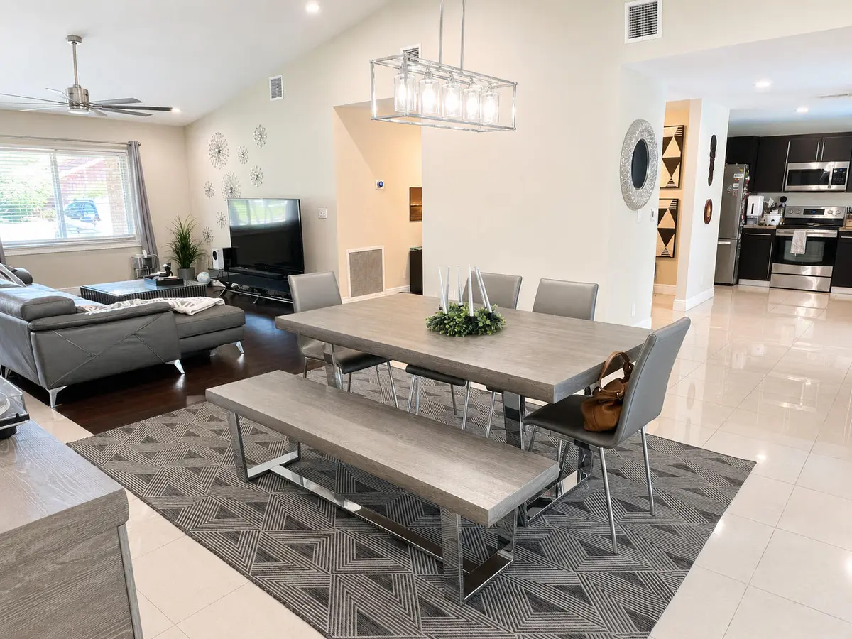 dining room at 10601 NW 7TH Place, Coral Springs