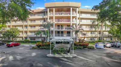 545 Oaks Lane 410, Pompano Beach – Condominium for sale