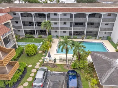 651 PINE Drive 204, Pompano Beach – Stock Cooperative for sale