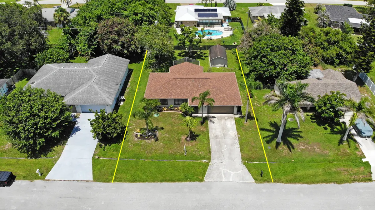 Home Sweet Home at 471 SE Lancaster Avenue, Port St. Lucie