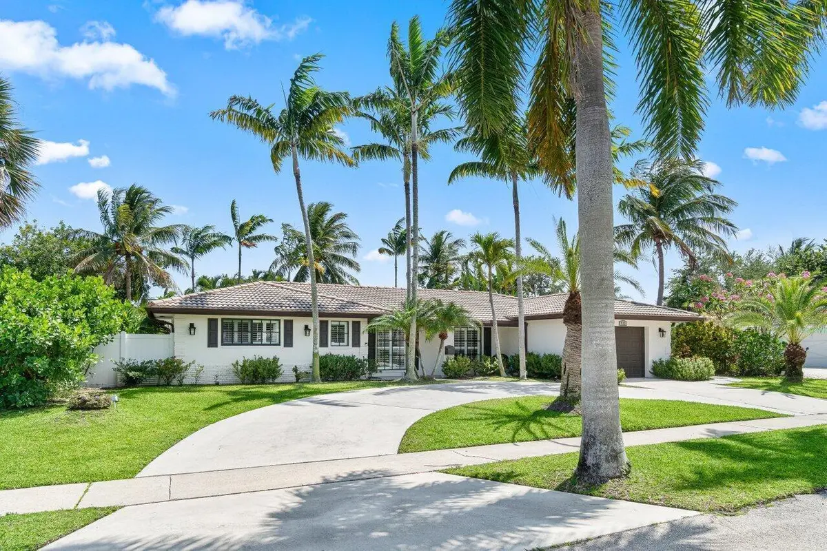 Exterior Front at 800 SW 5TH Street, Boca Raton