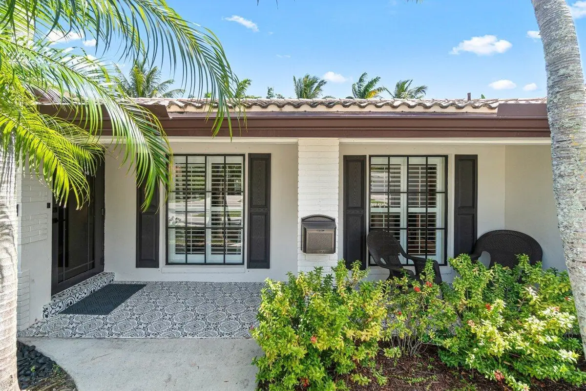 Exterior Front at 800 SW 5TH Street, Boca Raton