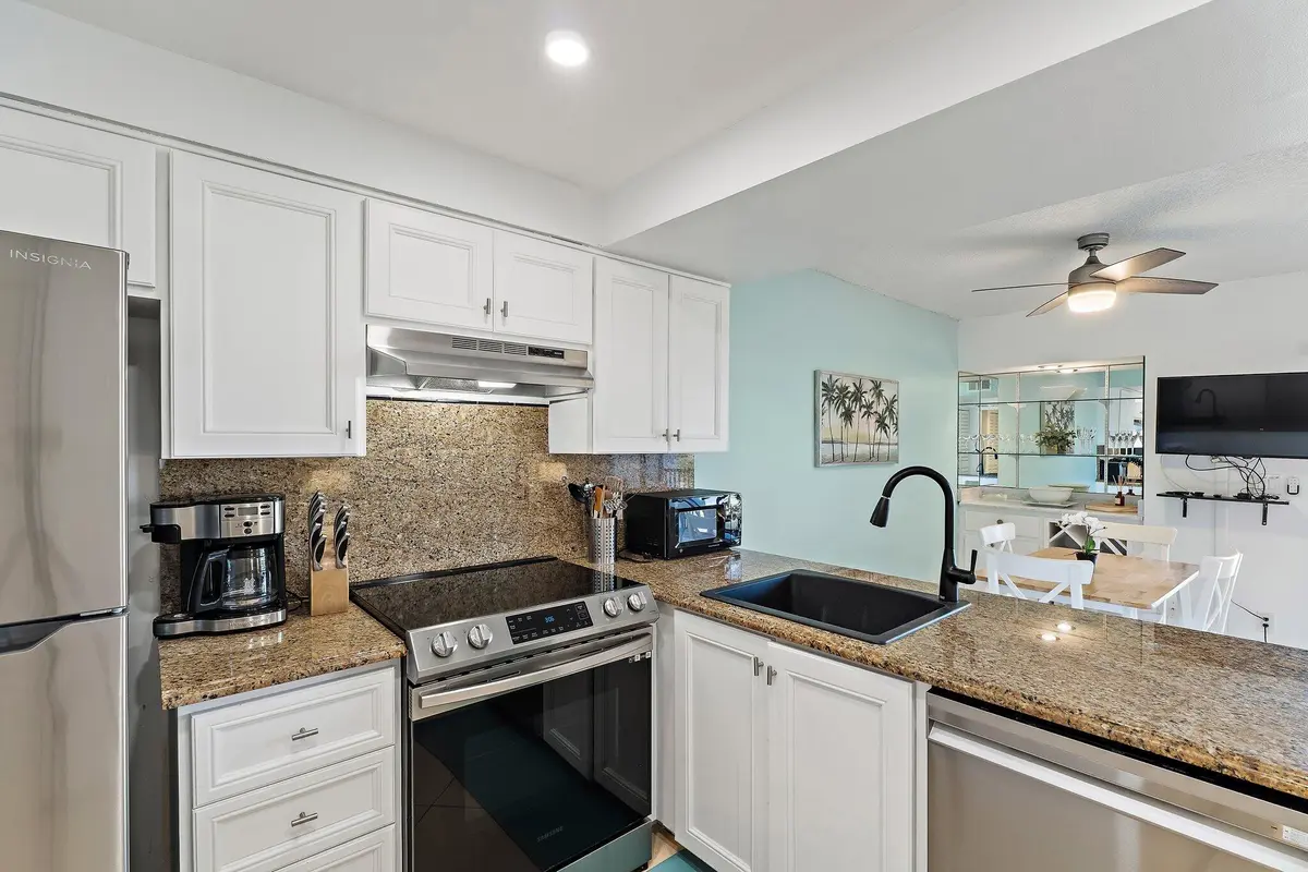 A407 kitchen at 1605 S US HIGHWAY 1 A407, Jupiter