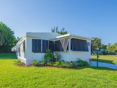 385 NE Jade Circle, Jensen Beach – Manufactured Home for sale