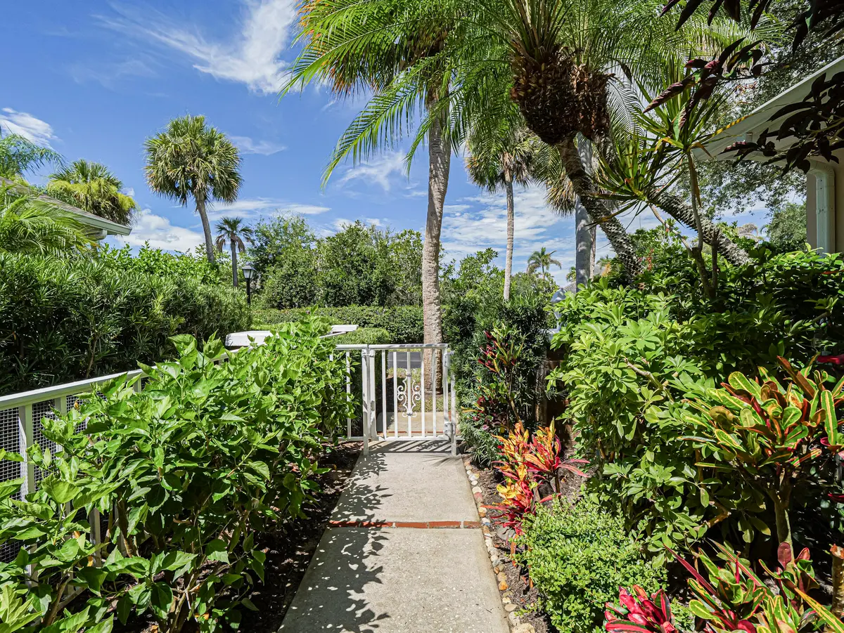 219 E Park Shores Circle 219B, Indian River Shores, FL – photo 5
