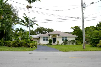 821 SW 13TH Court, Pompano Beach – Single Family Residence for rent